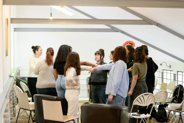 Groupe de directrices de crèche participant à un atelier lors d'une journée formation des Bébés Explorateurs